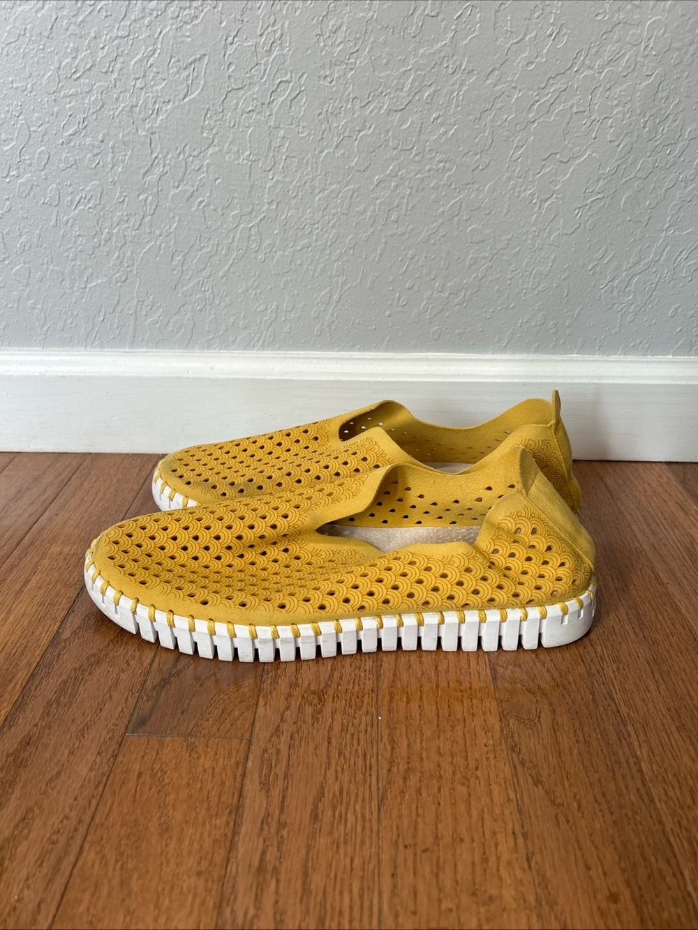 Isle Jacobsen hornbaek tulip slip on shoe EU 42 Women’s size 11.5-12 yellow